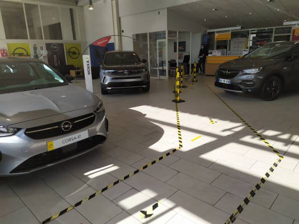 Showroom Opel Montceau