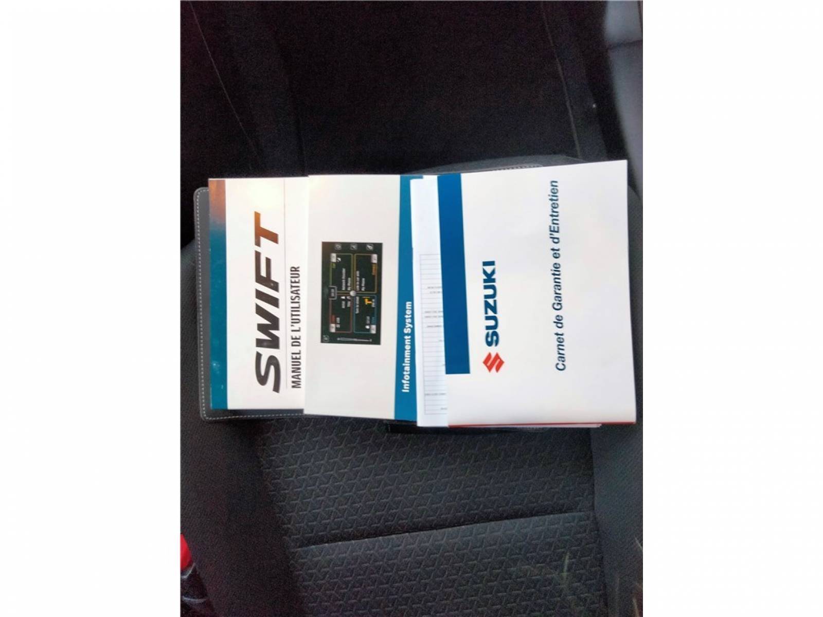 SUZUKI Swift 1.2 Dualjet - véhicule d'occasion - Groupe Guillet - Hall de l’Automobile – Chalon-sur-Saône - 71380 - Saint-Marcel - 23
